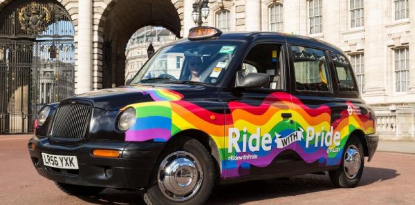 Un taxi aux couleurs pour la Gay Pride de Londres