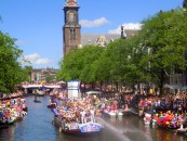 Terminer pour le mot Gay dans la Gay Pride d’Amsterdam