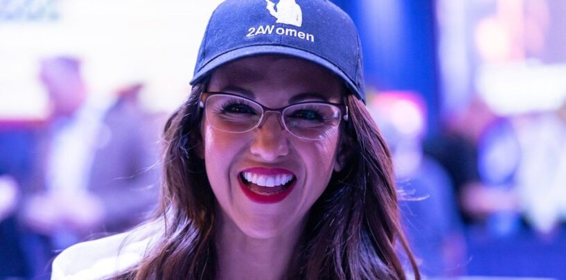 Lauren Boebert a surpris en train de caresser les organes génitaux d’un rendez-vous pendant une comédie musicale familiale : vidéo