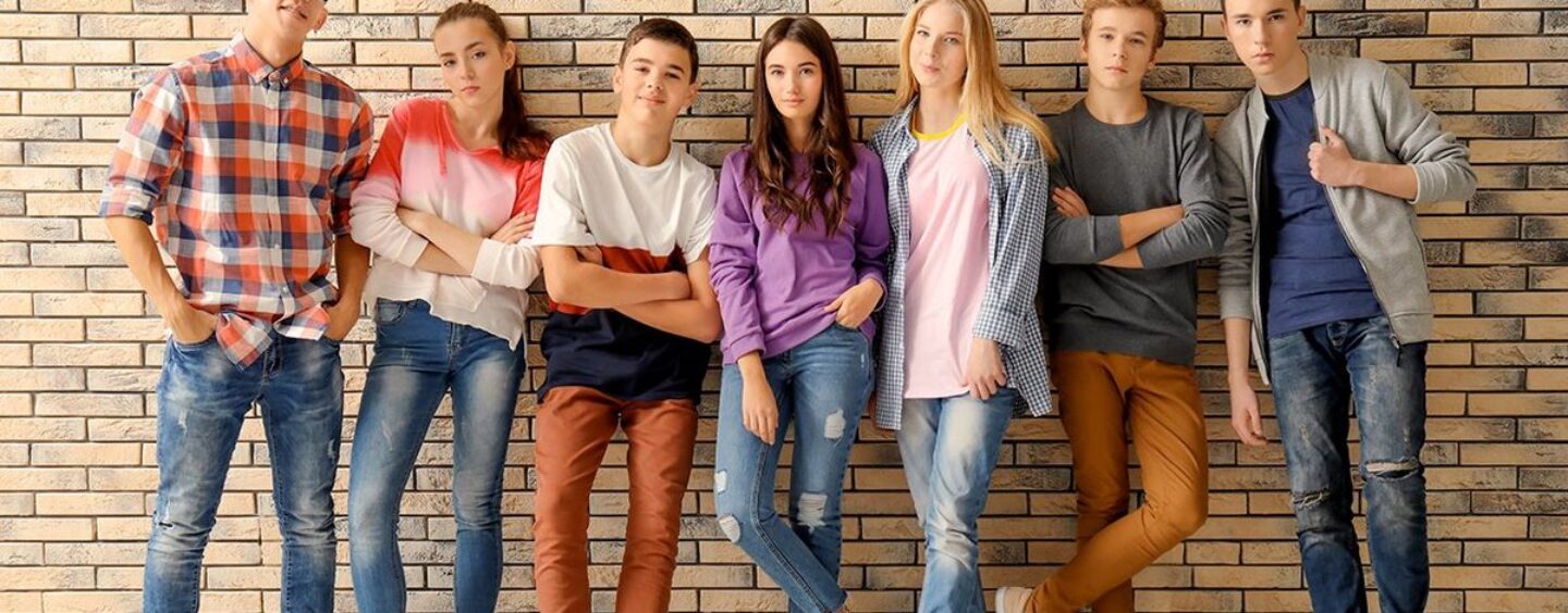 Les Américains sont divisés sur l’utilisation des noms et pronoms choisis dans les écoles, selon une enquête