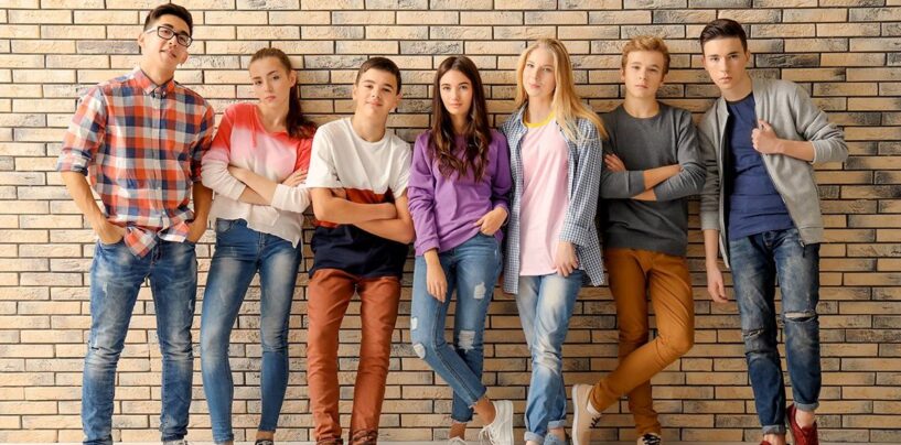 Les Américains sont divisés sur l’utilisation des noms et pronoms choisis dans les écoles, selon une enquête