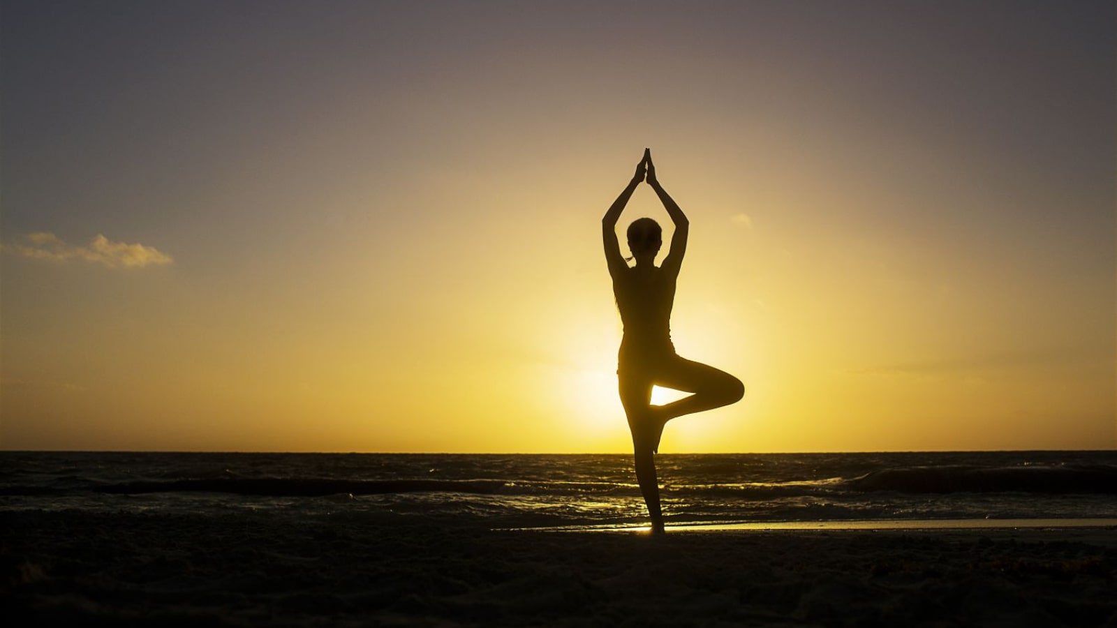 Pose de yoga Mayakoba en bois de rose