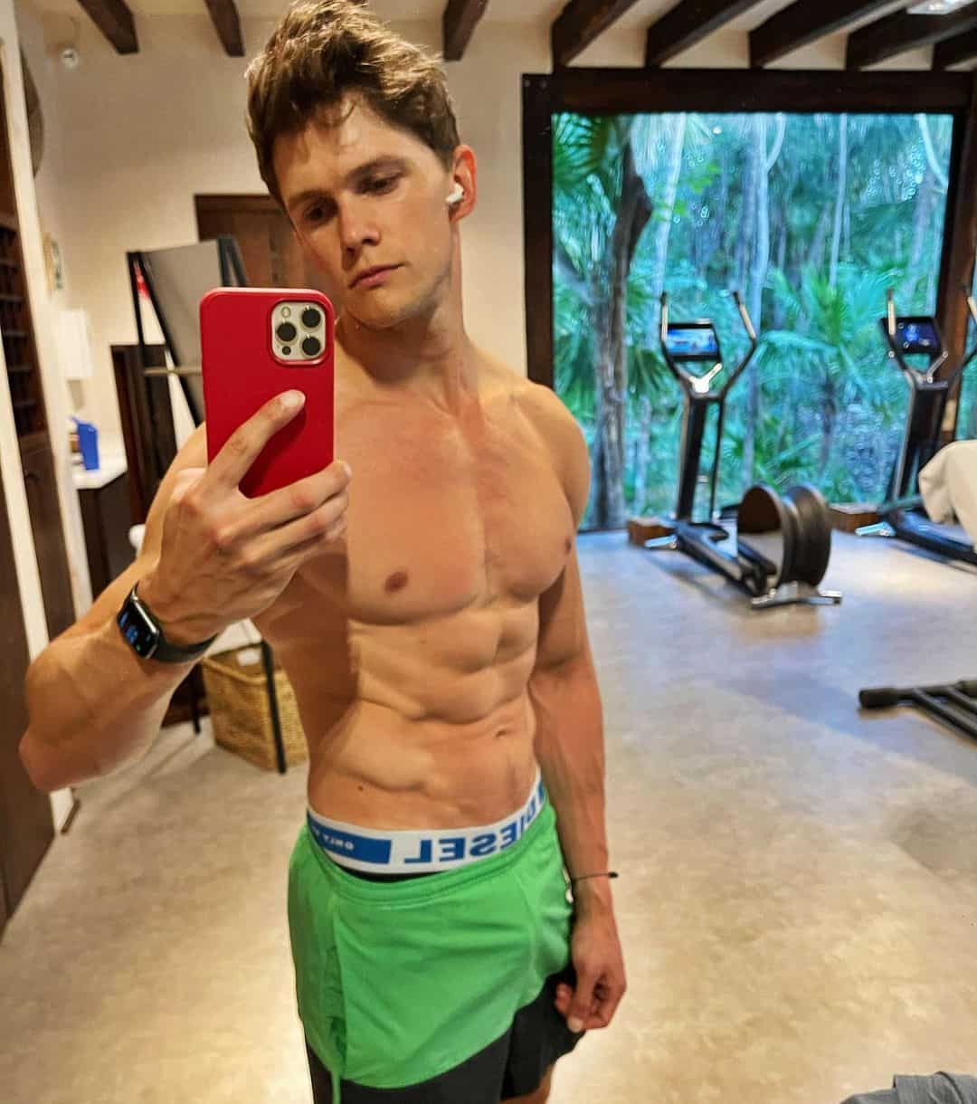 Acteur gay Tom Prior
