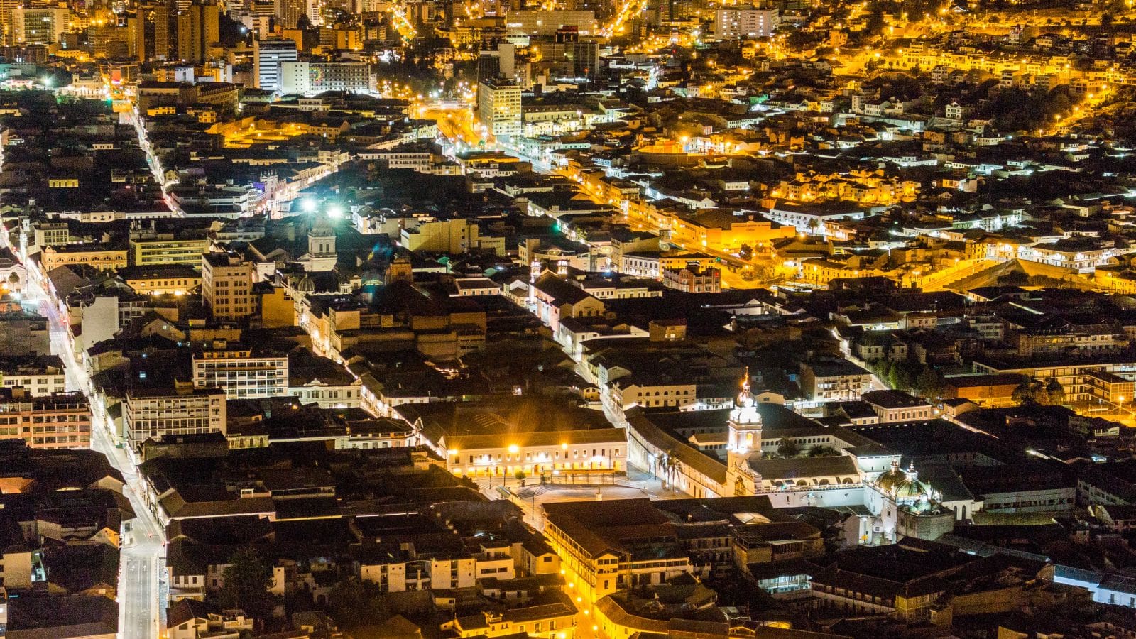Ville de Quito la nuit 