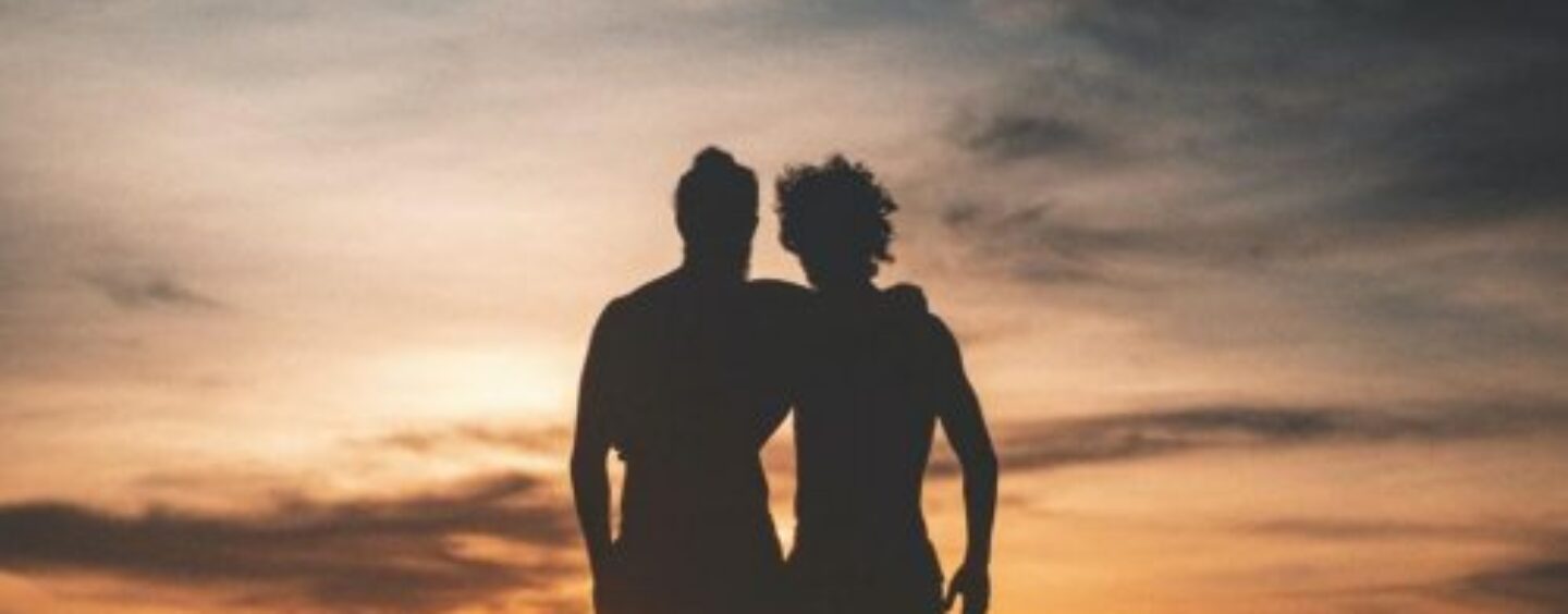 Conseils aux personnes LGBTQ utilisant des applications de rencontres en voyage