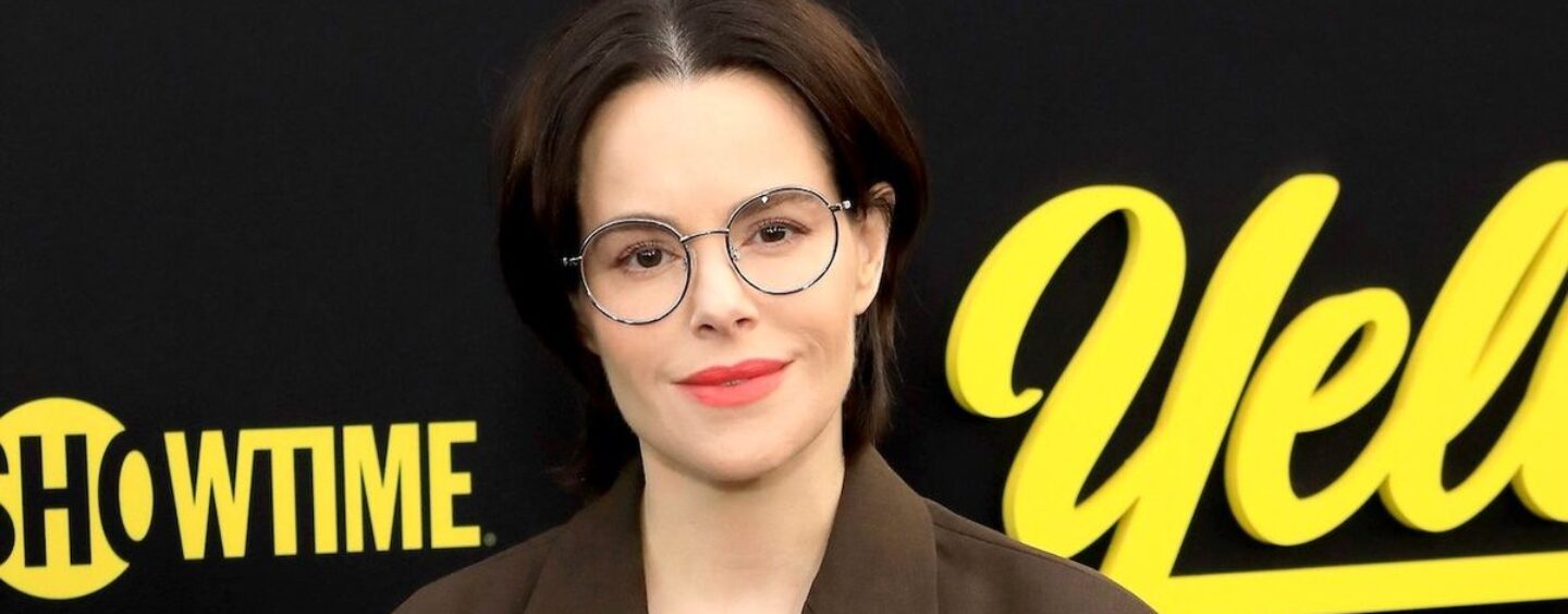 Emily Hampshire cherche à récolter beaucoup d’argent pour GLAAD sur Celebrity Jeopardy !