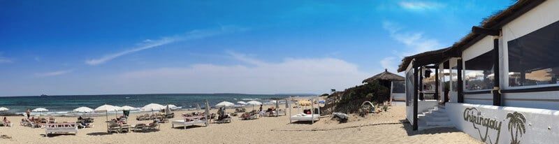 Scène de plage gay d'Ibiza