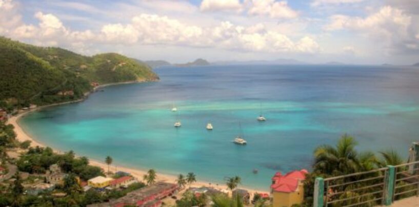 Explorez les îles Vierges britanniques lors d’une location de catamaran