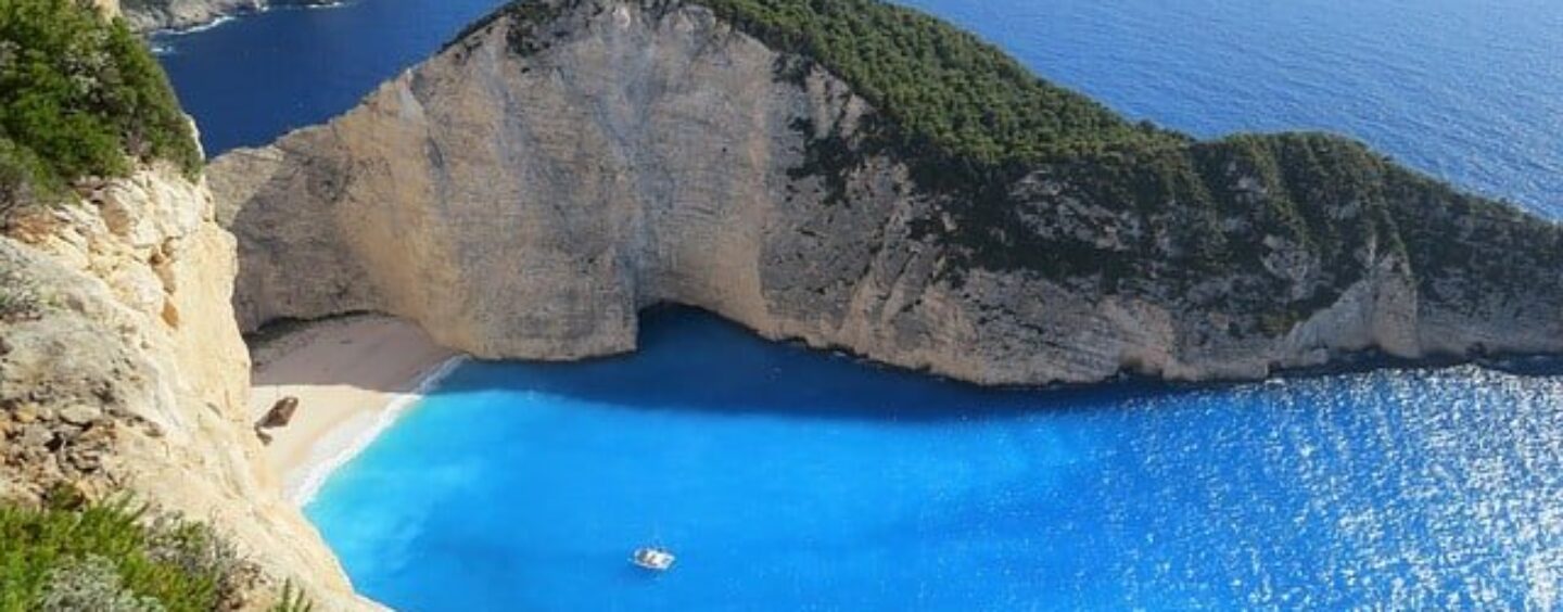Récapitulatif de la plage des nudistes gays grecs