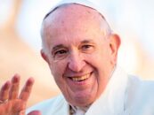 La position du pape François sur les personnes LGBTQ+ contestée par un groupe de cinq cardinaux