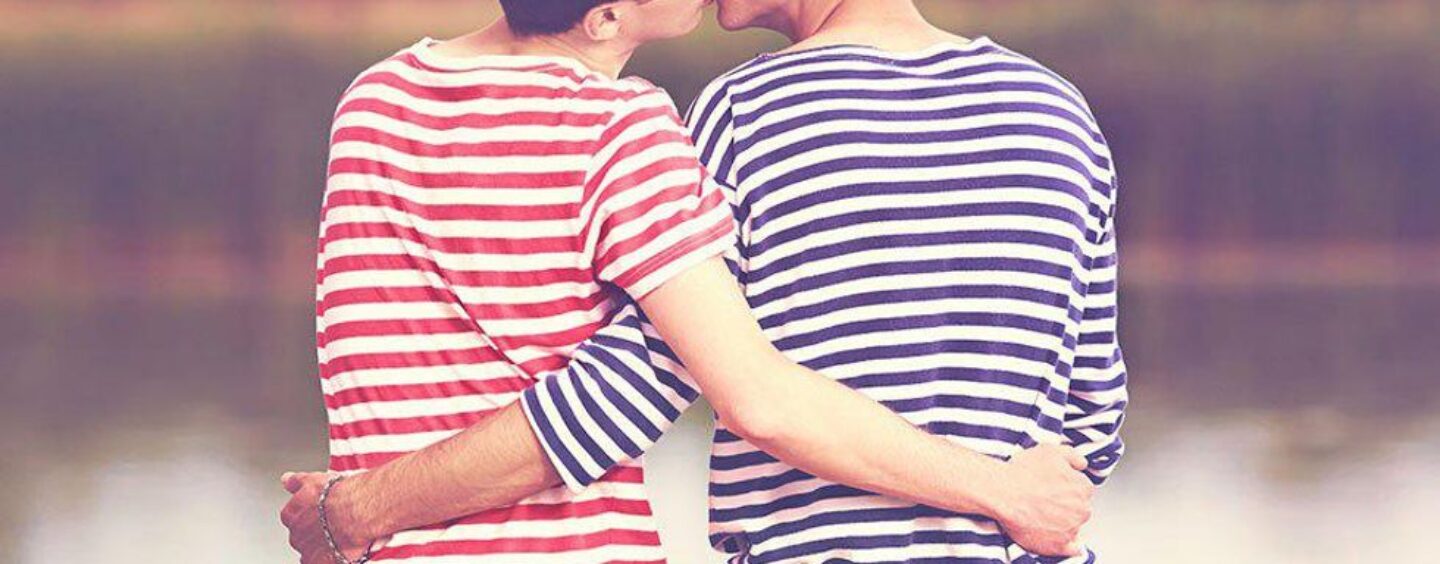 Que faire quand vous êtes amoureux – et les deux bas