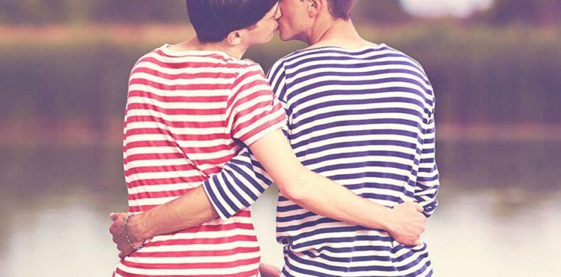 Que faire quand vous êtes amoureux – et les deux bas