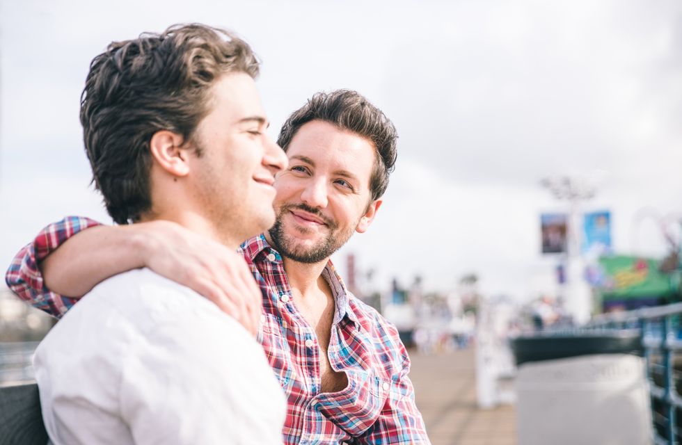deux hommes à un rendez-vous