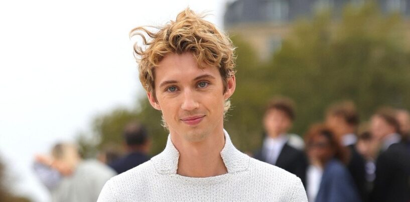 Troye Sivan publie une photo torride avec la tracklist de son nouvel album