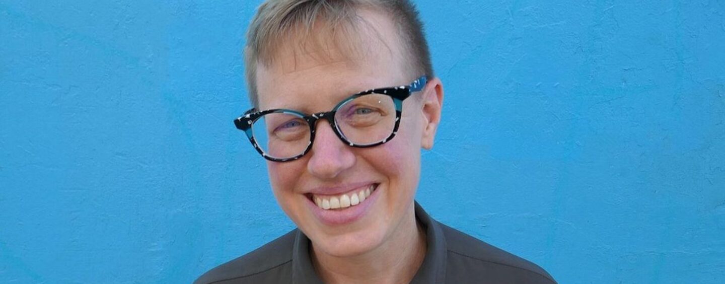 Comment lutter contre les interdictions de livres, selon le président queer de l’American Library Association