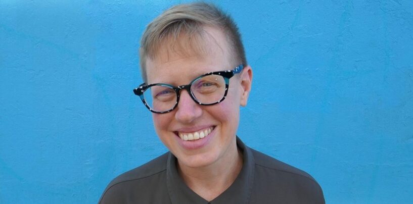 Comment lutter contre les interdictions de livres, selon le président queer de l’American Library Association