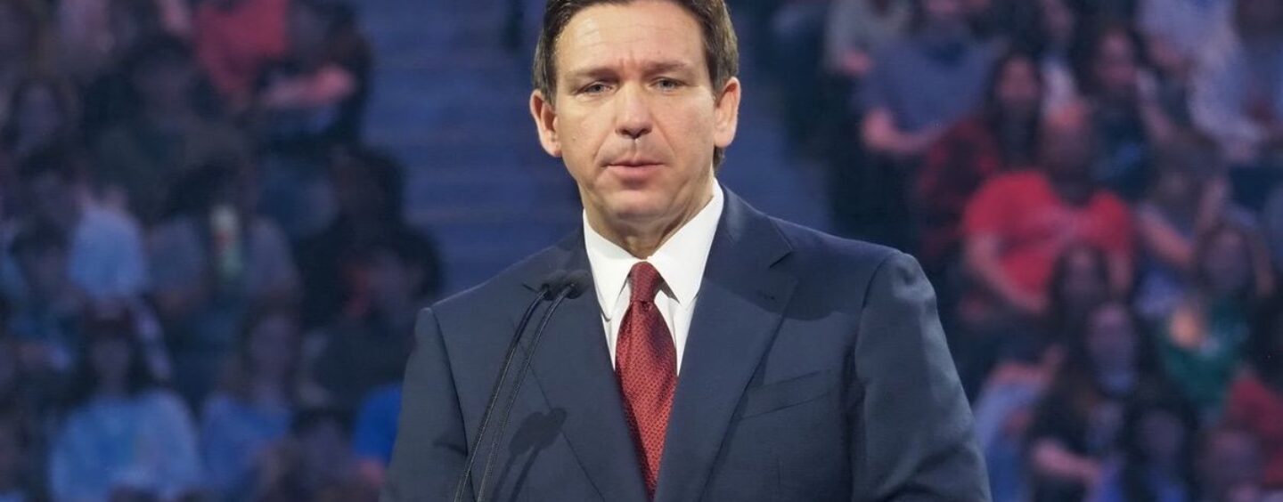 Ron DeSantis porte-t-il secrètement des talons dans ses chaussures ?  Une enquête