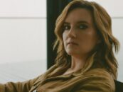 Brandy Clark récupère son pouvoir dans la vidéo « Dear Insecurity »