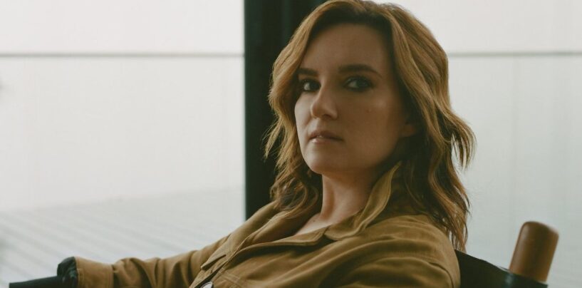 Brandy Clark récupère son pouvoir dans la vidéo « Dear Insecurity »