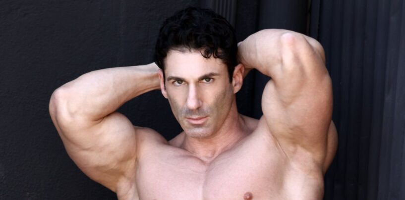 La star du cinéma pour adultes, la reine Sir JET, interpelle les grands studios dans une nouvelle chanson