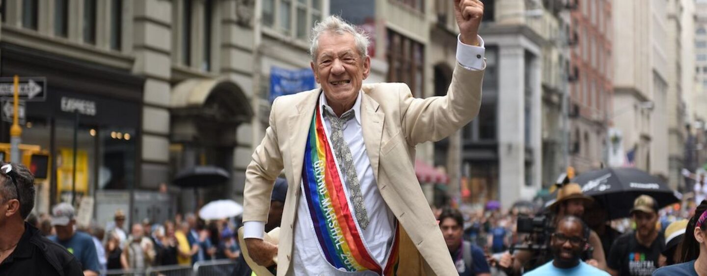 Sir Ian McKellen sur le fait d’être heureux célibataire et de craindre le recul des droits LGBTQ+