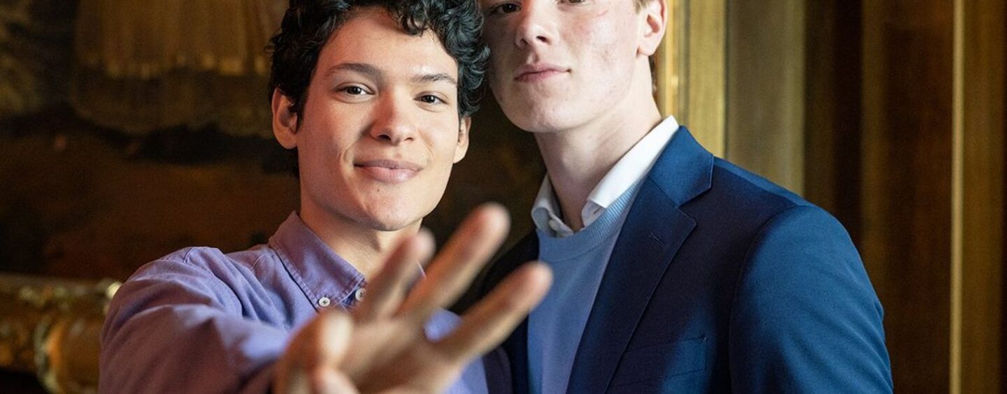 Regardez Gay Love Bloom dans ce premier extrait de la saison 3 de « Young Royals »