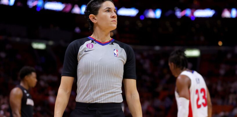 Che Flores sort et entre dans l’histoire en tant que premier arbitre trans non binaire de la NBA