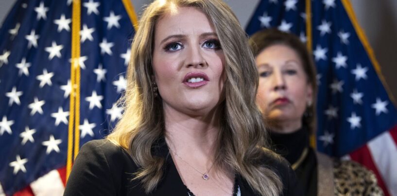 Regardez l’ancien avocat de Trump le jeter sous le bus et ricaner avec nous