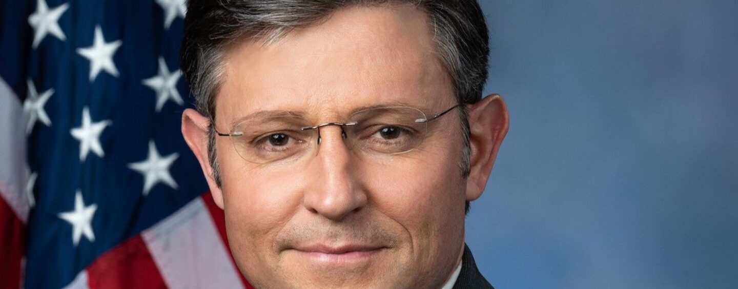 Dans quelle mesure le président de la Chambre nouvellement élu, Mike Johnson, est-il anti-LGBTQ+ ?  Très.