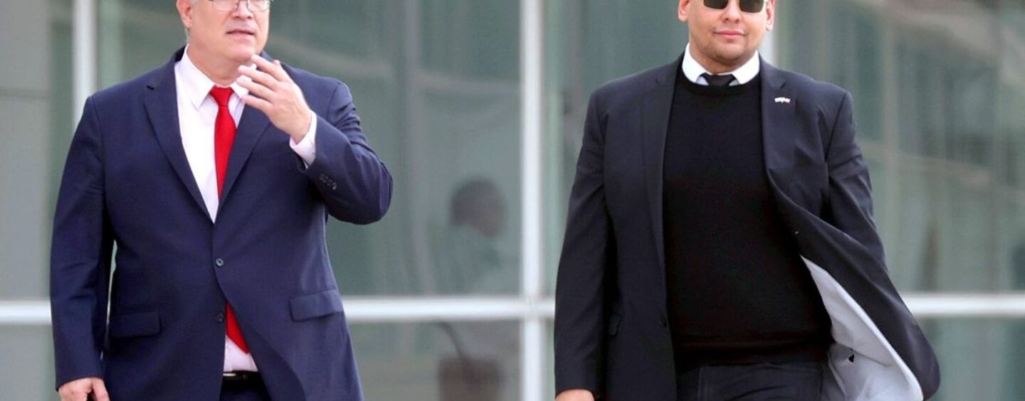 George Santos plaide non coupable de 10 nouvelles accusations alors que les appels à l’expulsion se multiplient
