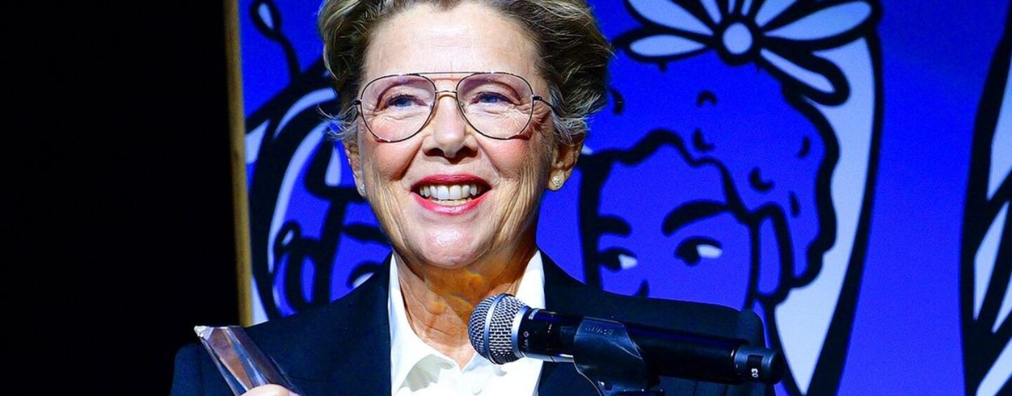 Annette Bening qualifie la transphobie de « honteuse » et de « blessante »