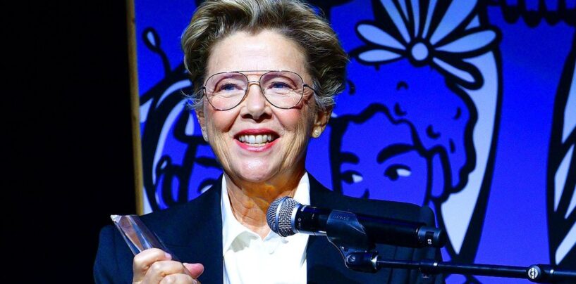 Annette Bening qualifie la transphobie de « honteuse » et de « blessante »