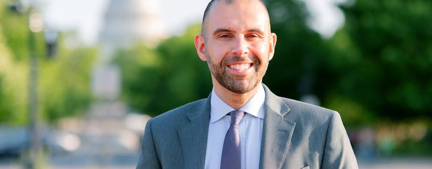 Jirair Ratevosian, candidat au Congrès, sur l’Arménie, les droits LGBTQ+ et le rêve américain