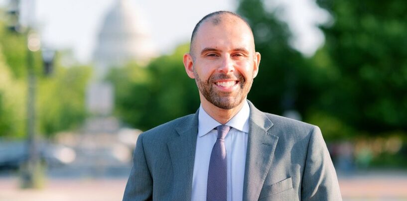 Jirair Ratevosian, candidat au Congrès, sur l’Arménie, les droits LGBTQ+ et le rêve américain