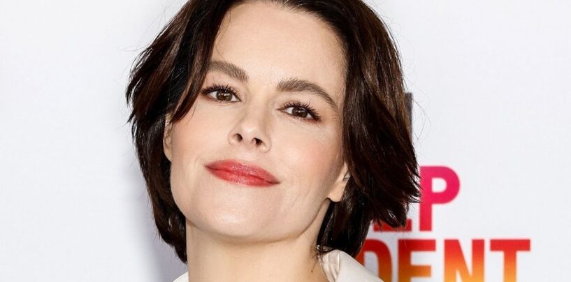 Emily Hampshire de Schitt’s Creek s’excuse pour son costume « irréfléchi, insensible et ignorant »