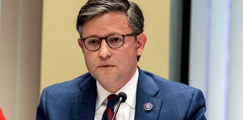 Le président Mike Johnson a tenté un jour d’empêcher une femme queer d’adopter l’enfant de sa femme