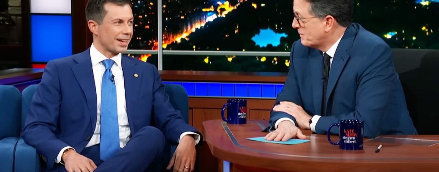 Pete Buttigieg dénonce les opinions homophobes du président Mike Johnson