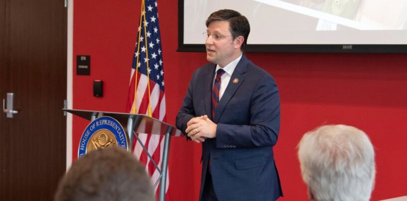 Non, le président Mike Johnson n’est pas gentil