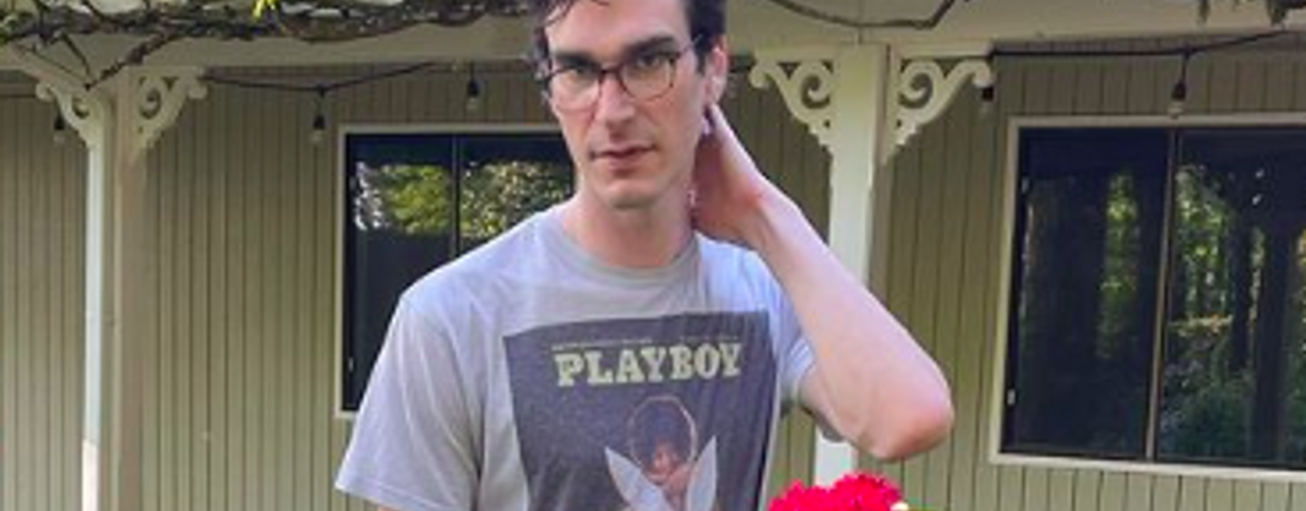 Le fils bisexuel de Hugh Hefner révèle les demandes WILD qu’il obtient sur OnlyFans