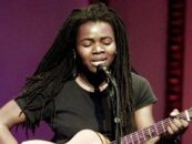 Tracy Chapman remporte le prix CMA pour « Fast Car » 35 ans après ses débuts
