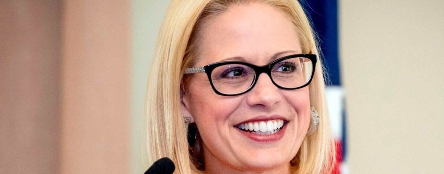 Les donateurs démocrates abandonnent Kyrsten Sinema, tout comme elle l’a fait avec le Parti démocrate
