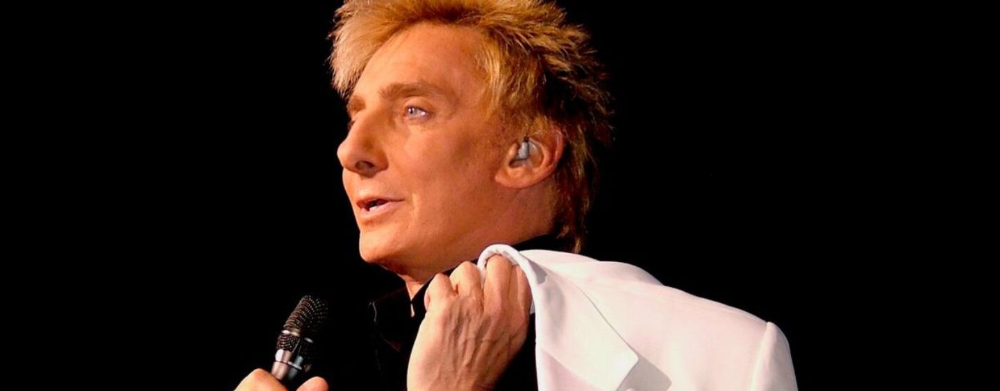 Barry Manilow parle de son coming-out et de son voyage à Broadway