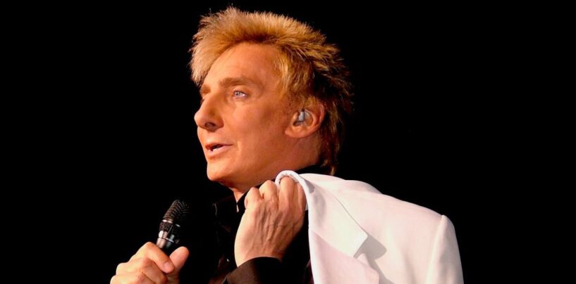 Barry Manilow parle de son coming-out et de son voyage à Broadway