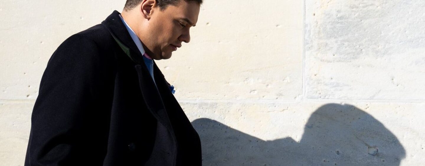 L’assistant de campagne de George Santos plaide coupable dans un stratagème de fraude aux dons