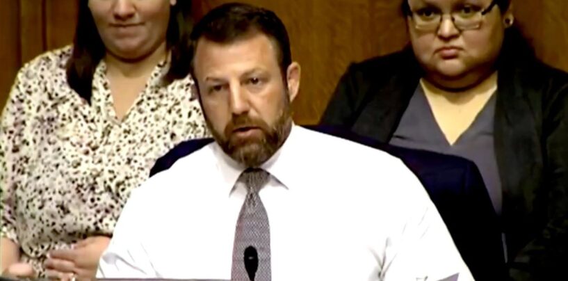 Regardez le sénateur républicain Markwayne Mullin défier un dirigeant syndical dans un véritable combat