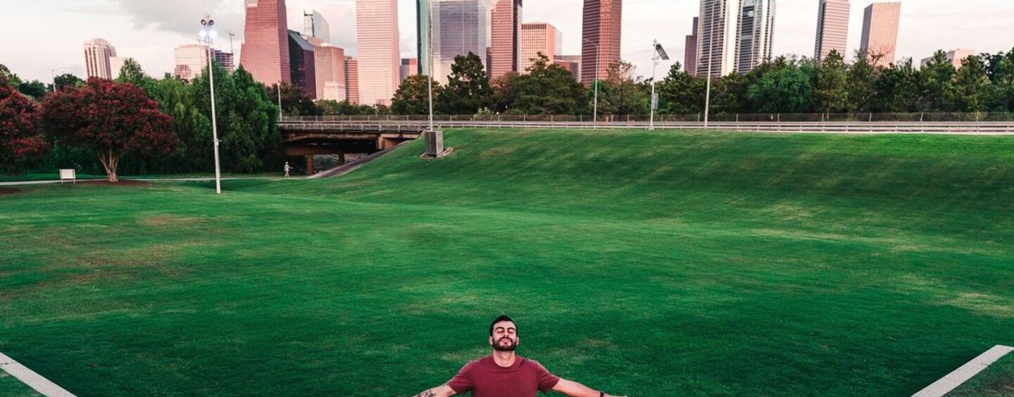 Houston, nous avons un problème : la discrimination envers les personnes séropositives