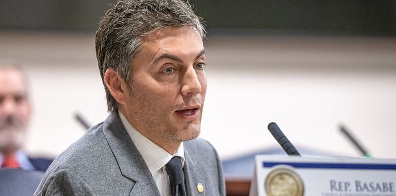 Le législateur de Floride, Fabian Basabe, déclare avoir été innocenté des allégations de harcèlement sexuel de la part de membres du personnel masculin