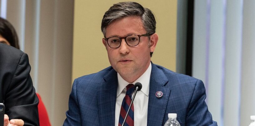 Mike Johnson : les États-Unis sont « sombres et dépravés » parce que de nombreux adolescents sont LGBTQ+