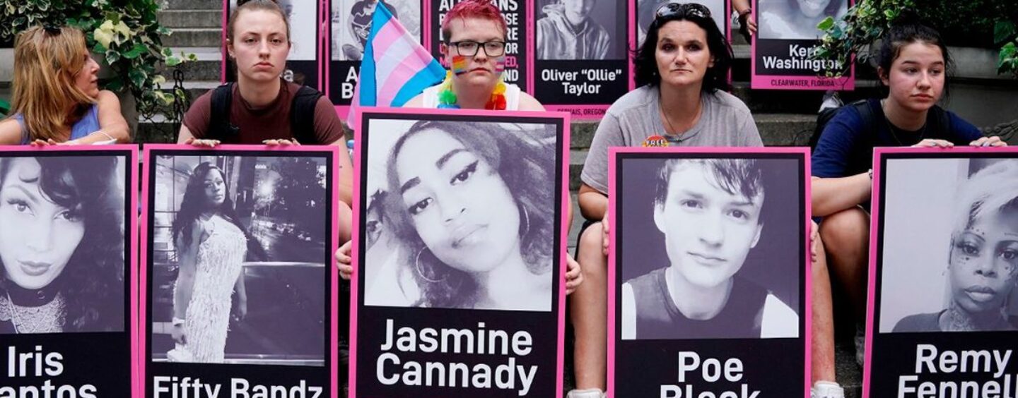 Les personnes trans continuent d’être assassinées à un rythme extrême alors que les républicains continuent de promouvoir des lois transphobes