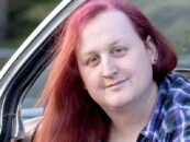 Une femme trans poursuit une entreprise « chrétienne » pour refus de couverture pour les soins de transition